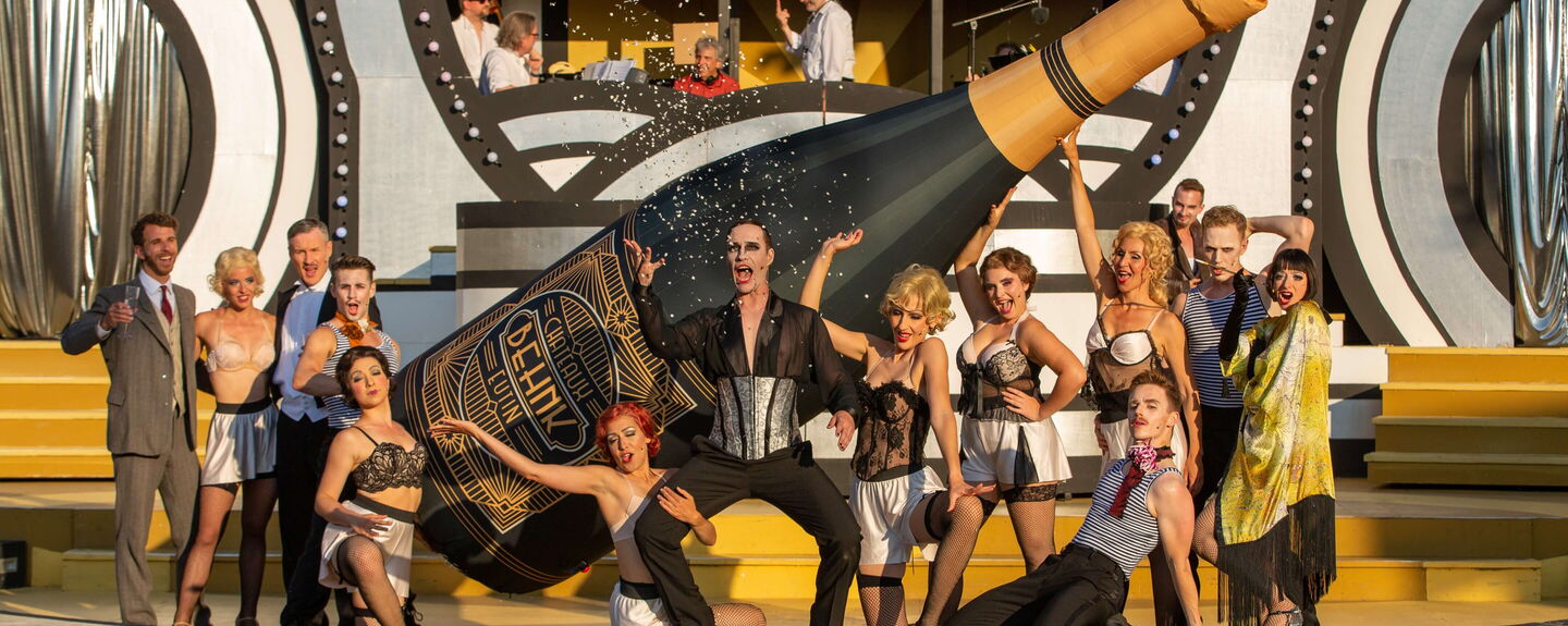 Die Eutiner Festspiele präsentieren das Musical "Cabaret". Die Eutiner Festspiele präsentieren das Musical "Cabaret".