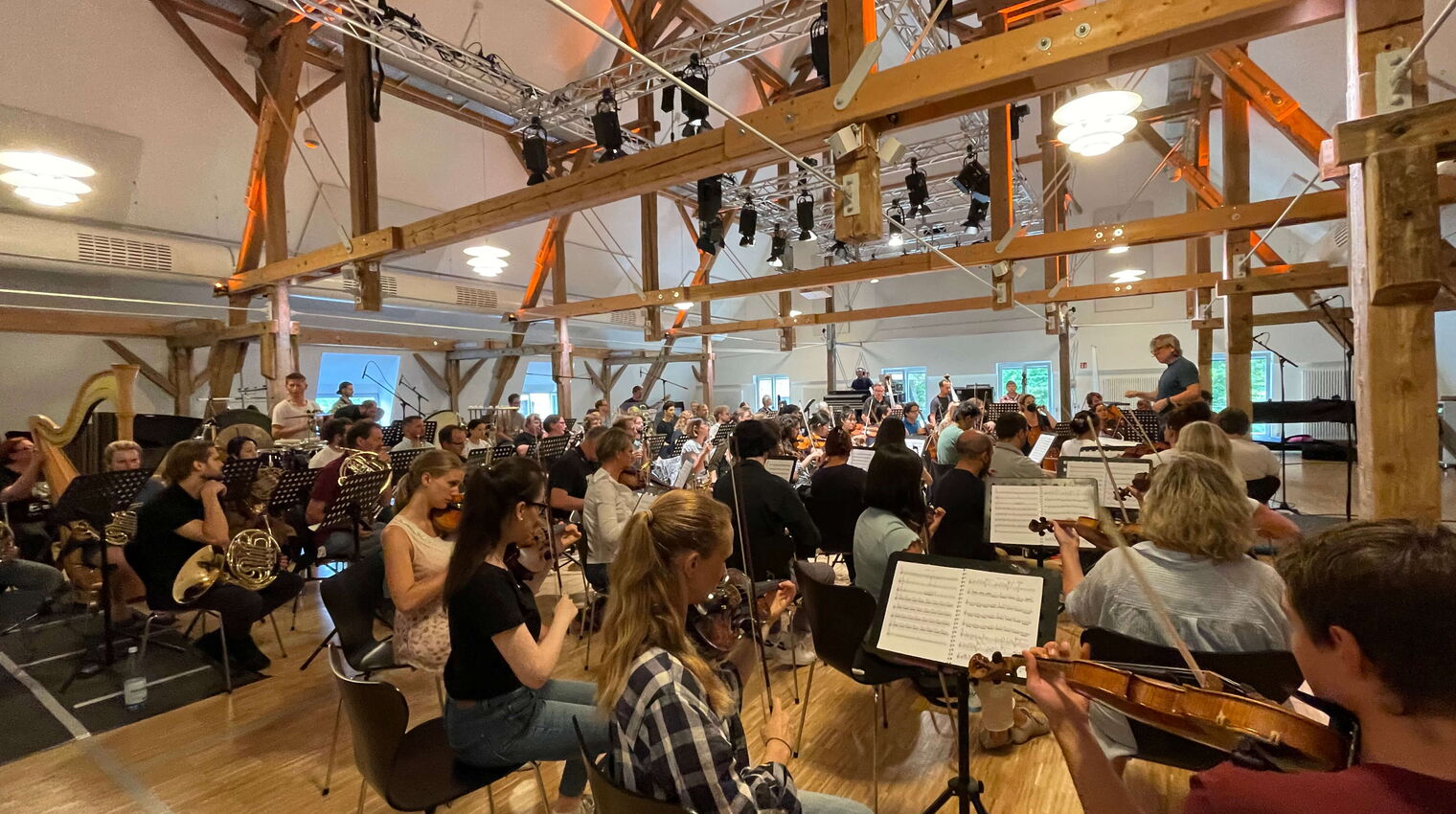 Orchester-Probe mit 80 MusikerInnen zu "Orcherster on the Rocks"