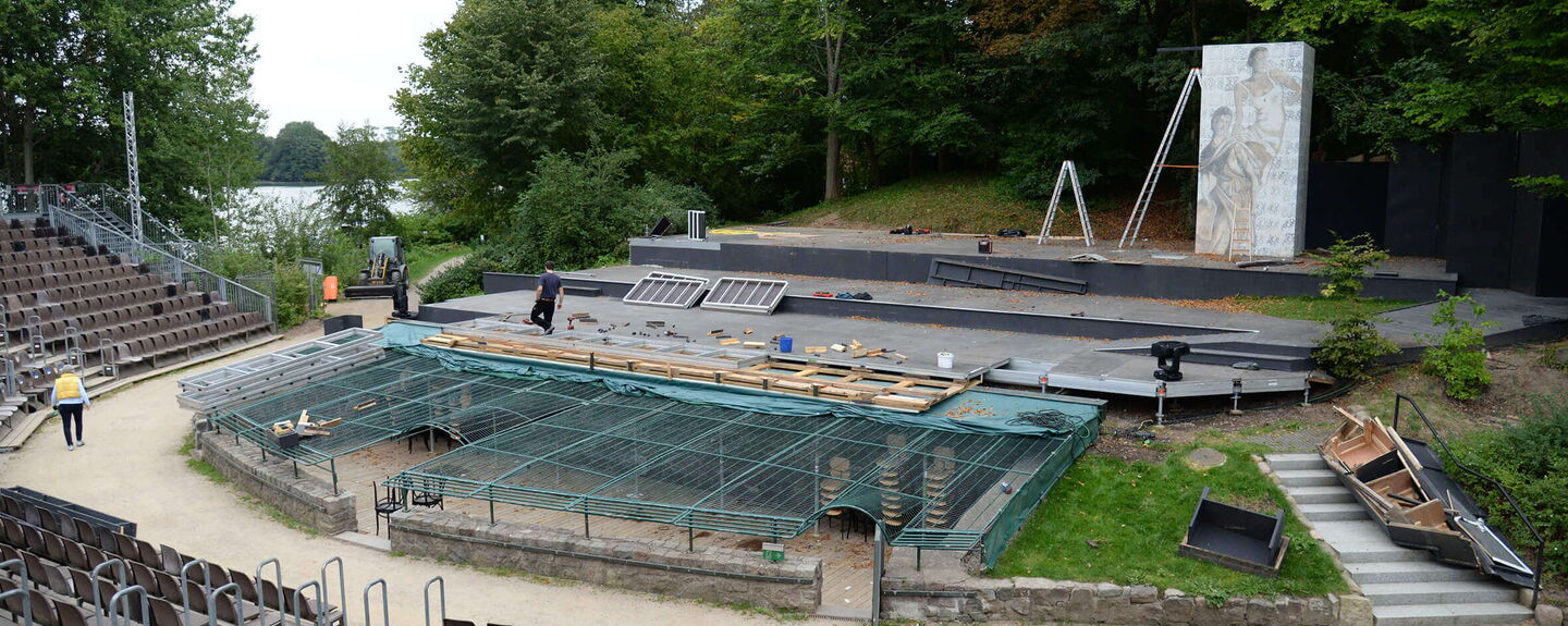 Die Bühne wird zurückgebaut Die Bühne wird zurückgebaut