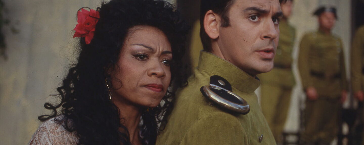 Cynthia Clarey als Carmen mit Zoran Todorovic als Don José, Eutiner Festspiele 1995 Cynthia Clarey als Carmen mit Zoran Todorovic als Don José, Eutiner Festspiele 1995