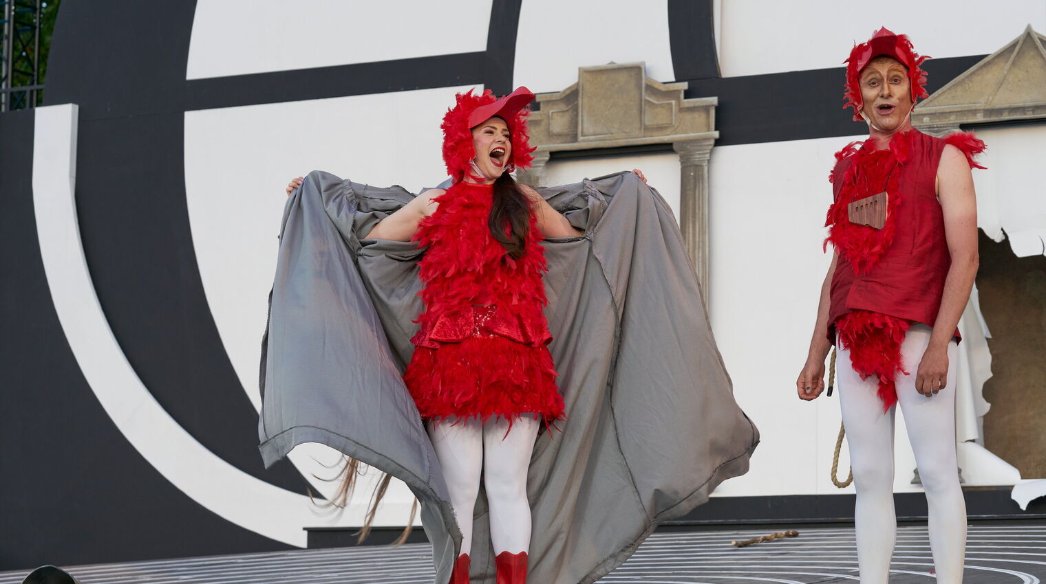 Achim Hoffmann begeisterte als Papageno mit Witz, ,Marie Maidowski entzückte als Papagena.