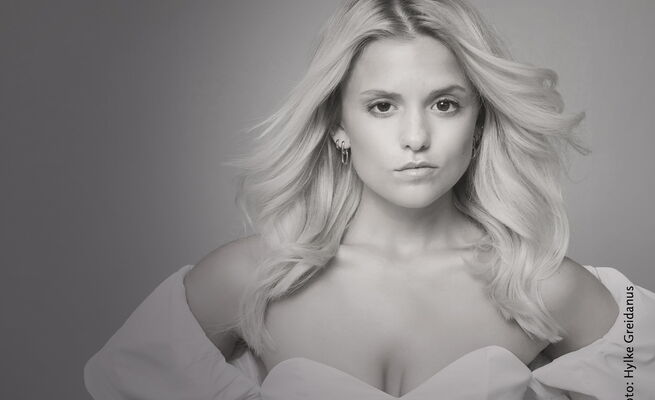 Melissa Laurenzia Peters als Minnie 